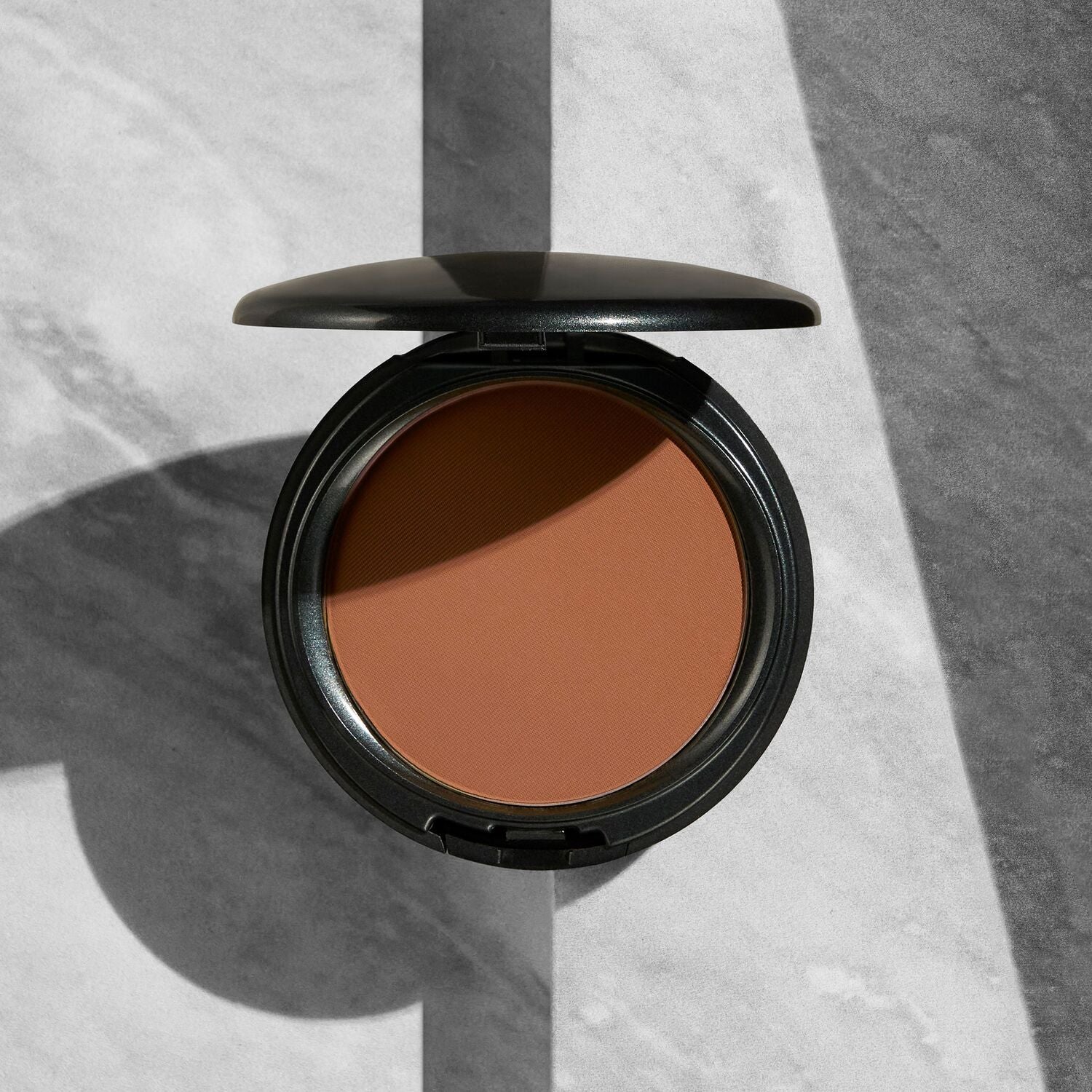 Coverfx Pressed Mineral Foundation in shade D2