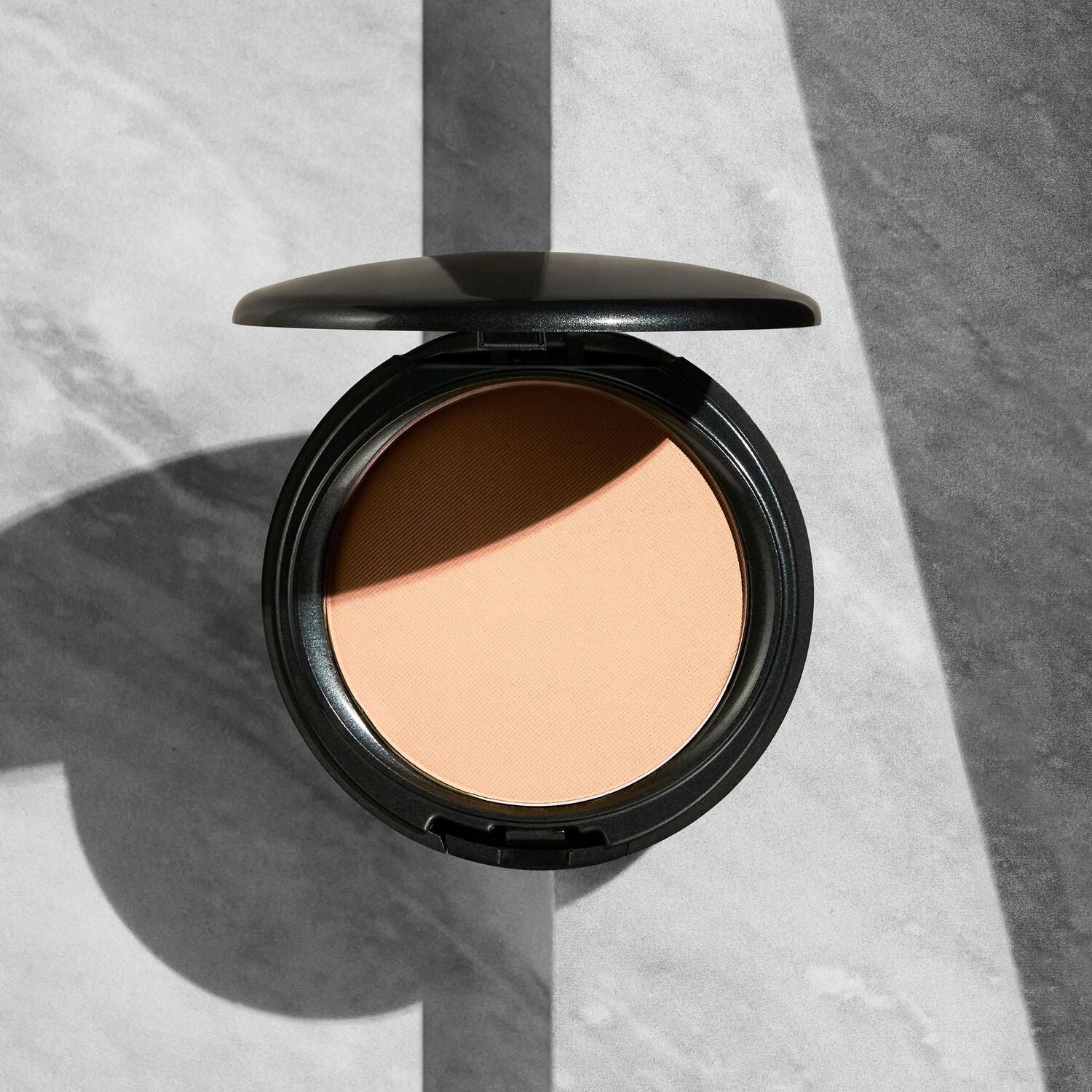 Coverfx Pressed Mineral Foundation in shade F1