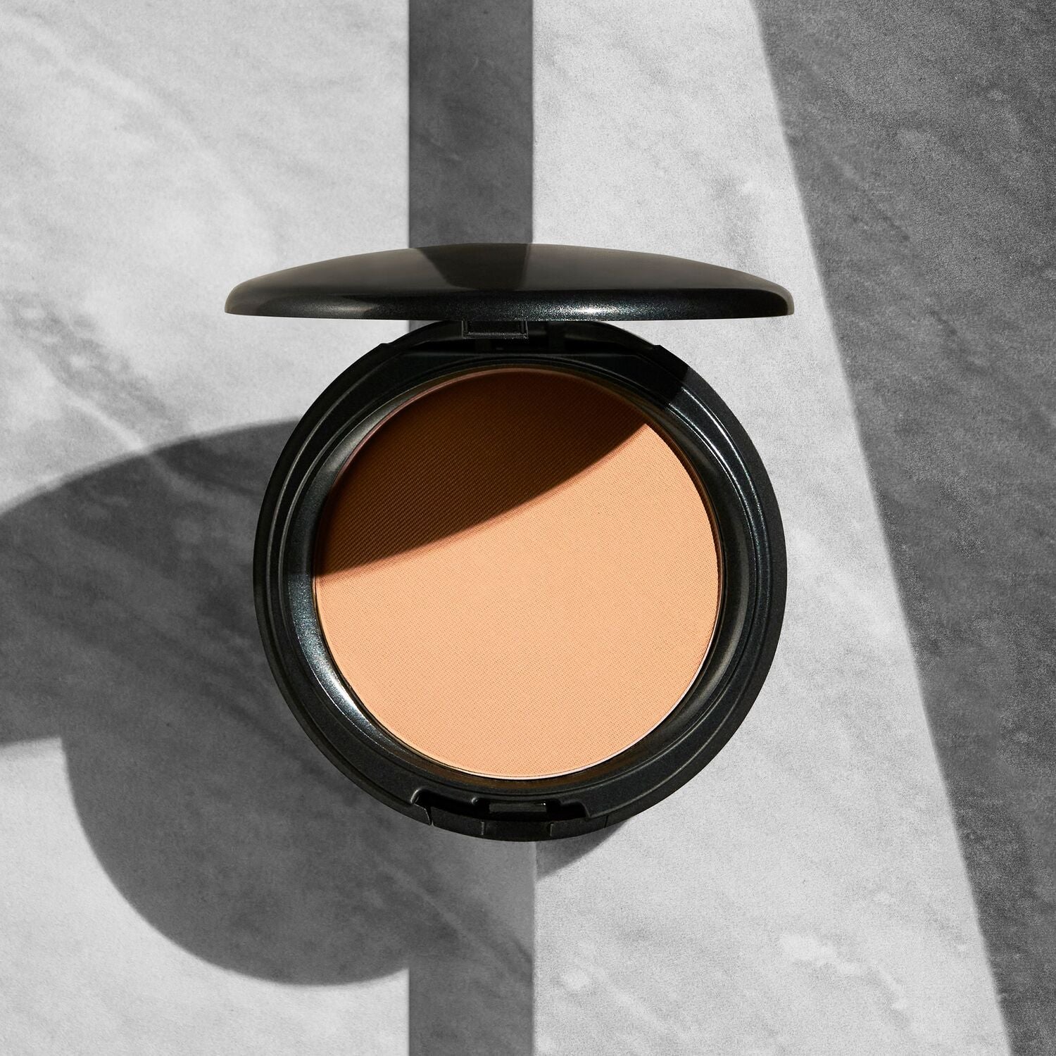 Coverfx Pressed Mineral Foundation in shade L1