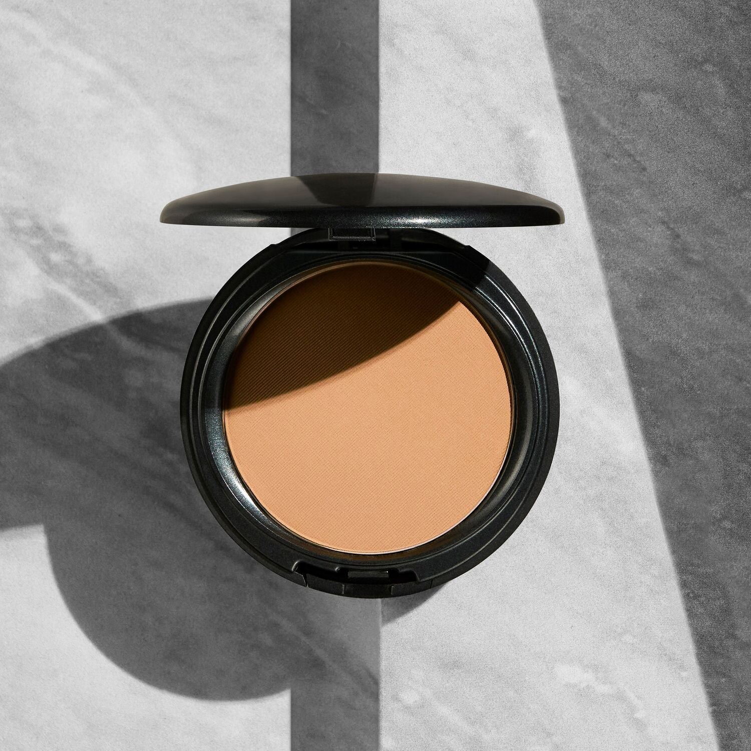 Coverfx Pressed Mineral Foundation in shade M2