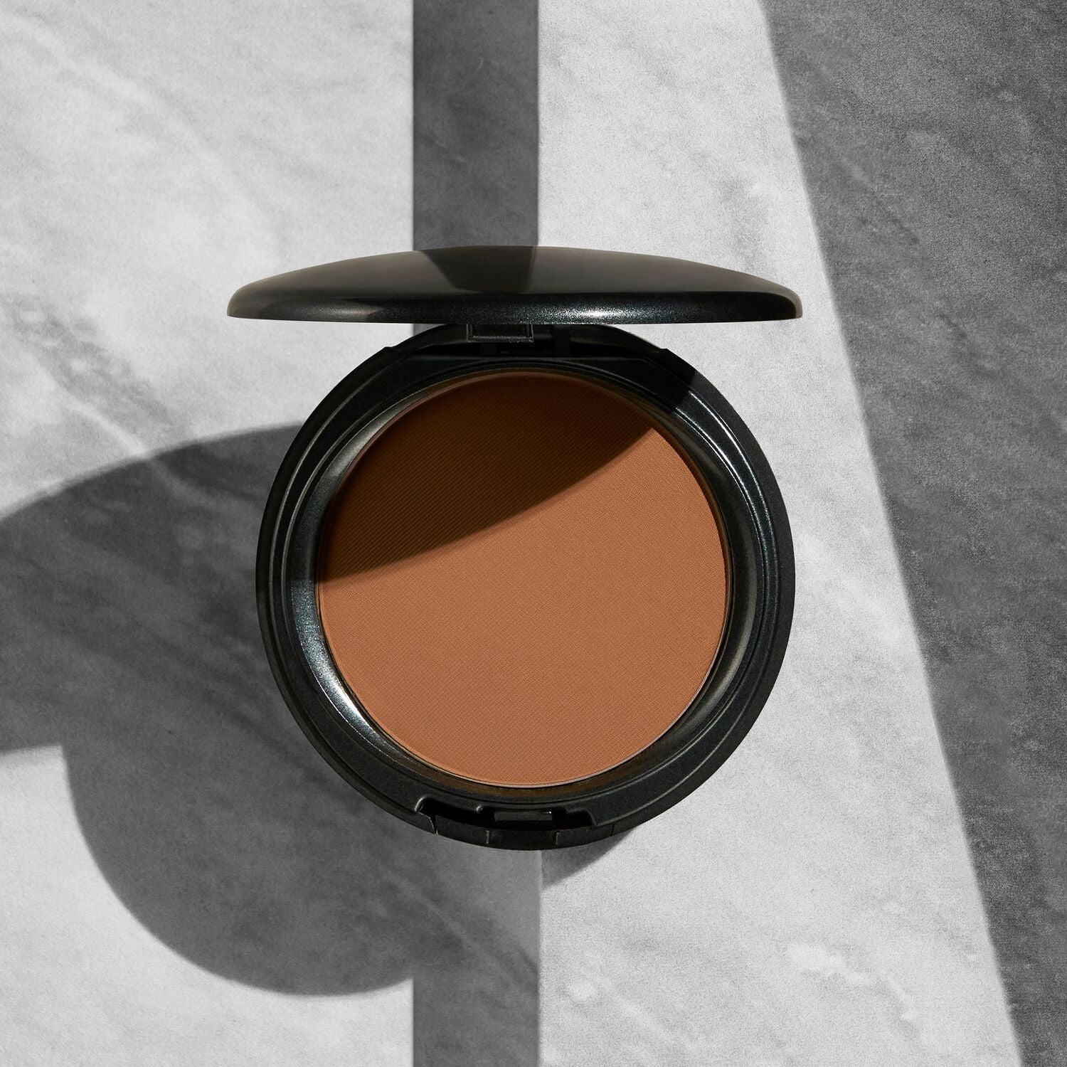 Coverfx Pressed Mineral Foundation in shade D1