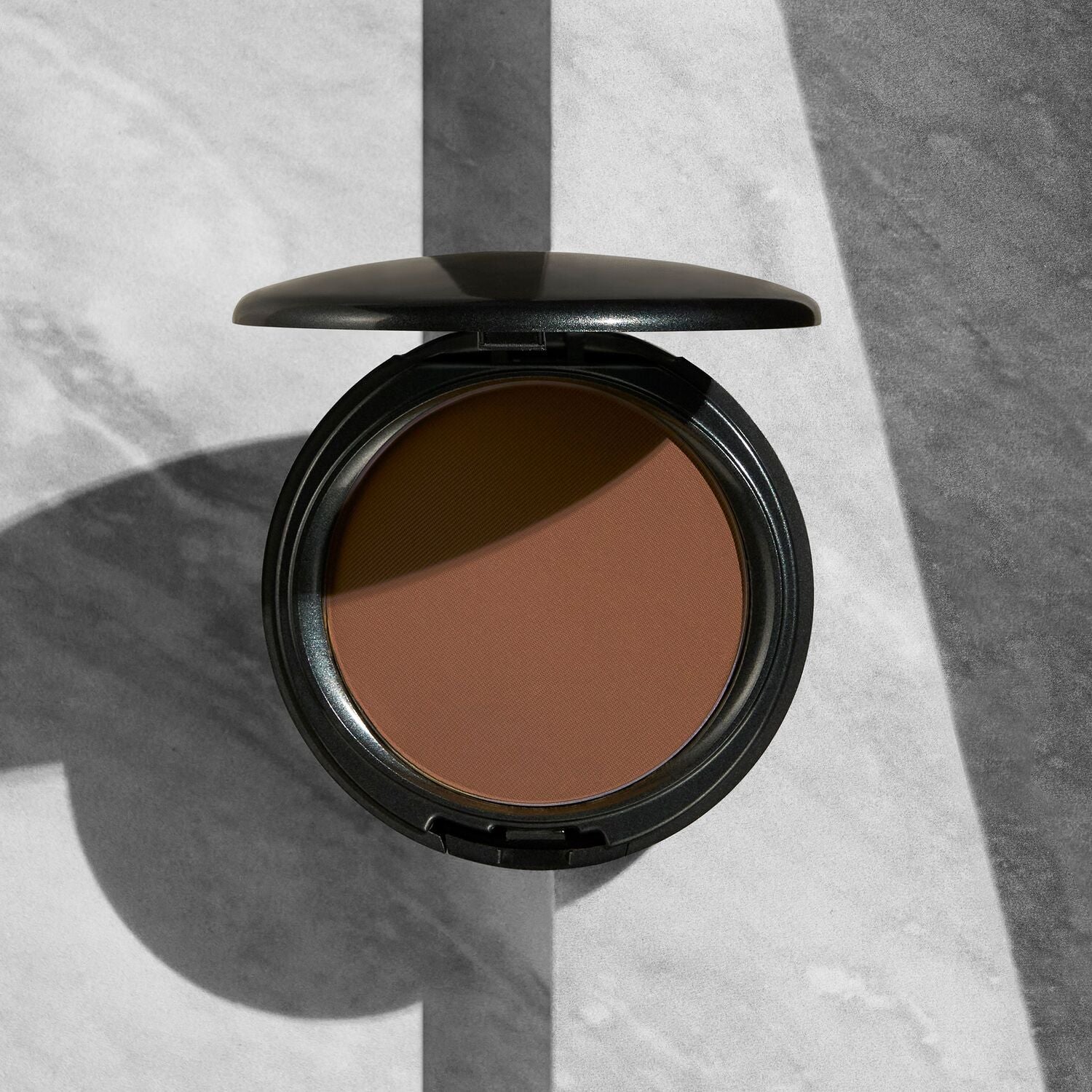 Coverfx Pressed Mineral Foundation in shade D4