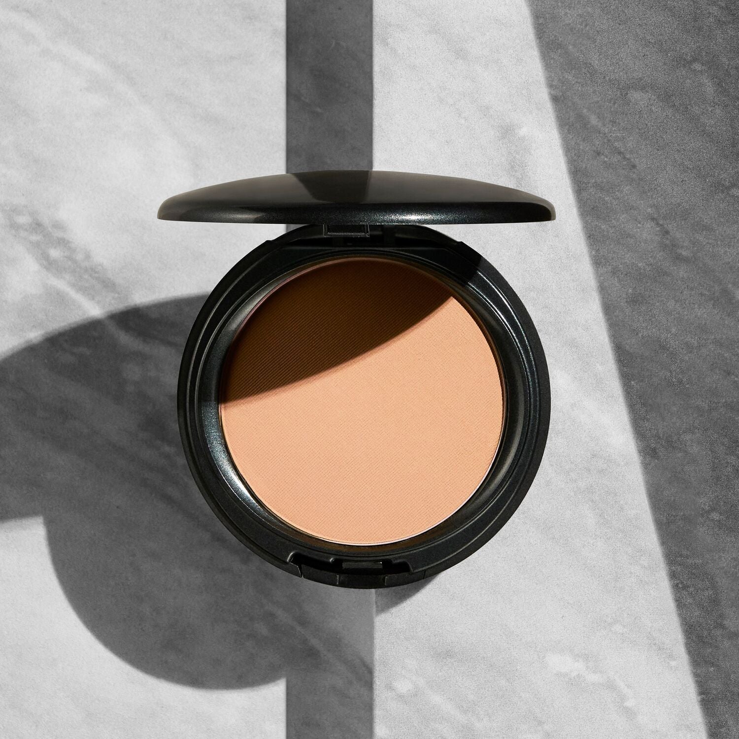 Coverfx Pressed Mineral Foundation in shade M1