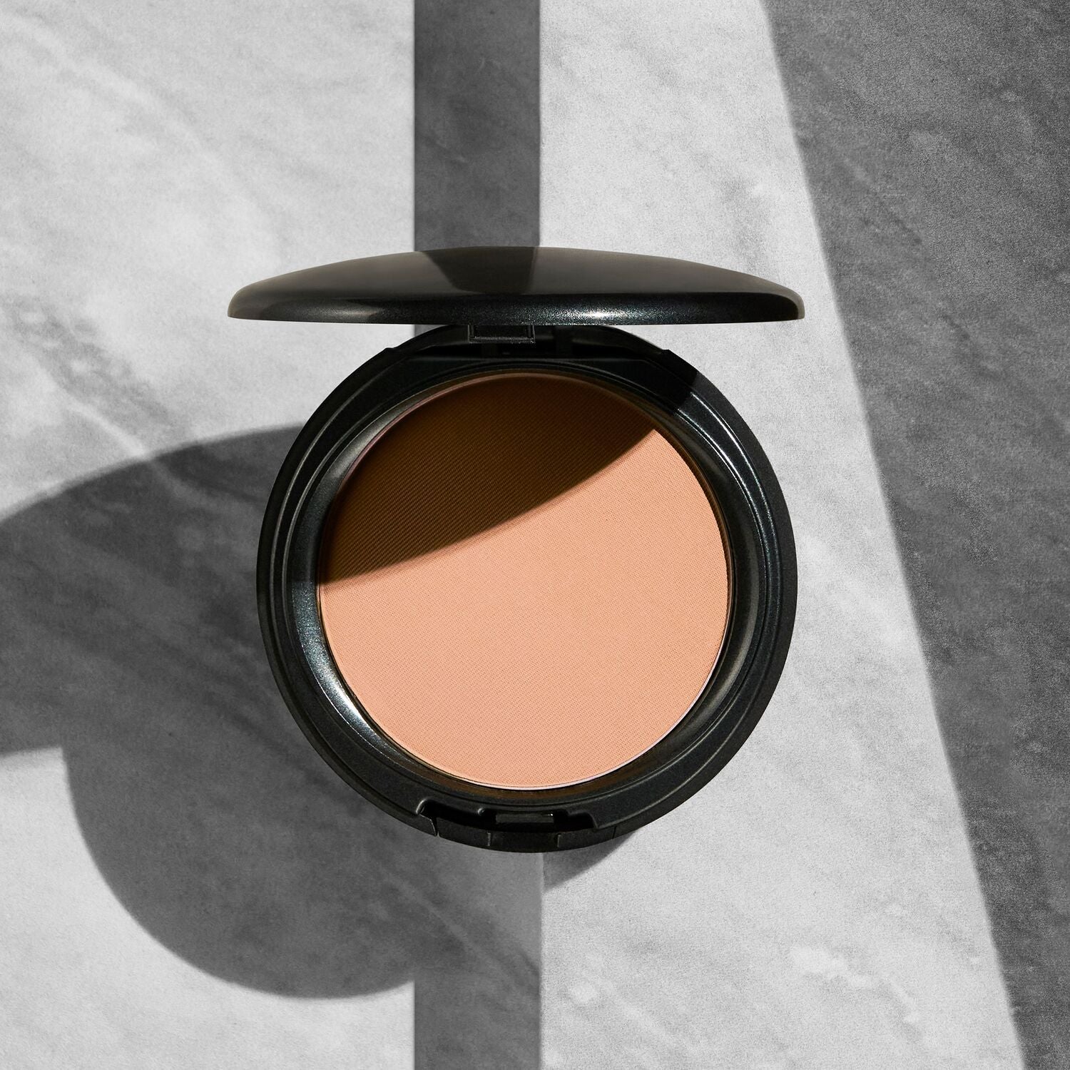Coverfx Pressed Mineral Foundation in shade M3